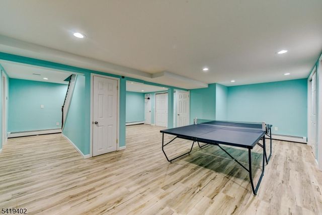 6 Linda St, Parsippany-troy Hills Twp., NJ 07054
