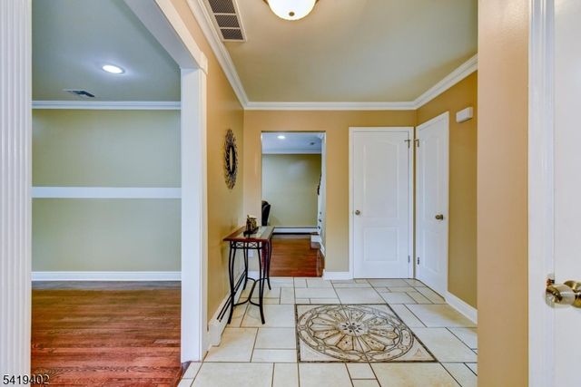 6 Linda St, Parsippany-troy Hills Twp., NJ 07054