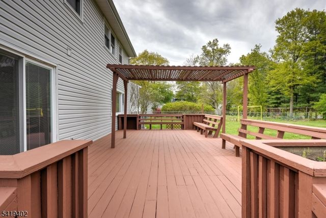 6 Linda St, Parsippany-troy Hills Twp., NJ 07054