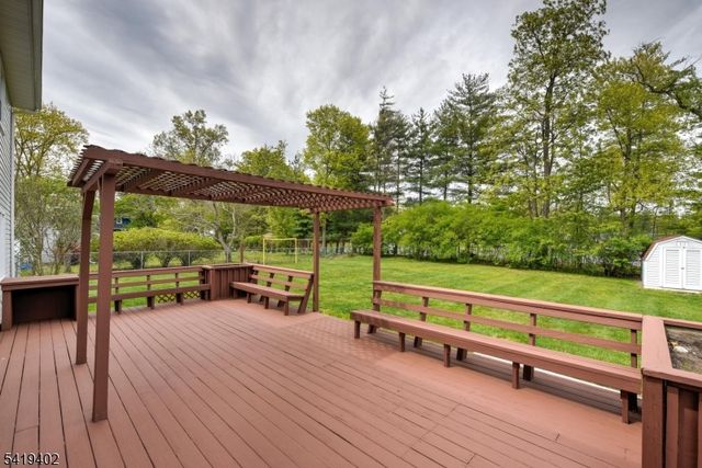 6 Linda St, Parsippany-troy Hills Twp., NJ 07054