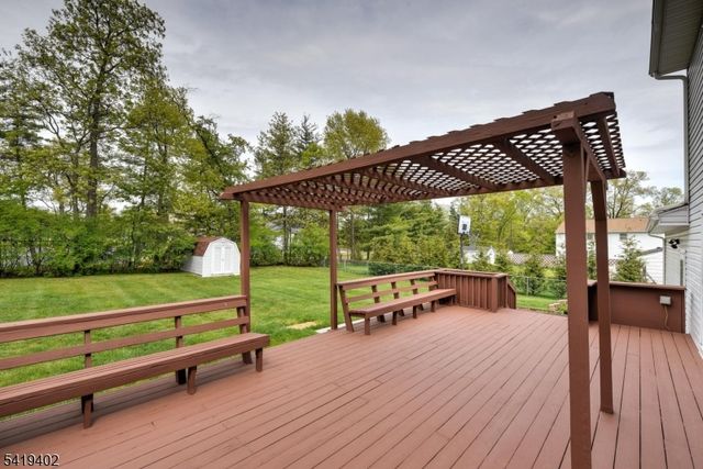 6 Linda St, Parsippany-troy Hills Twp., NJ 07054