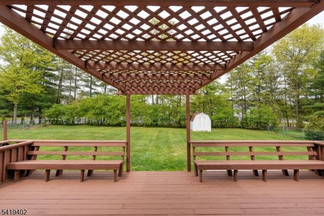6 Linda St, Parsippany-troy Hills Twp., NJ 07054