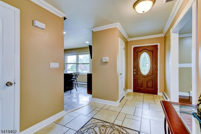 6 Linda St, Parsippany-troy Hills Twp., NJ 07054