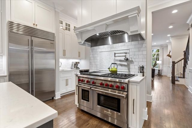 1924 W Farragut Avenue, Chicago, IL 60640