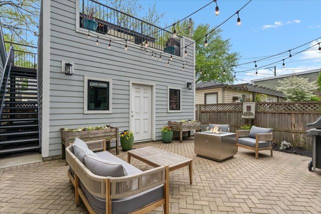 1924 W Farragut Avenue, Chicago, IL 60640