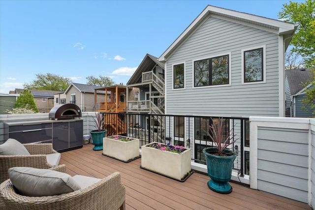 1924 W Farragut Avenue, Chicago, IL 60640