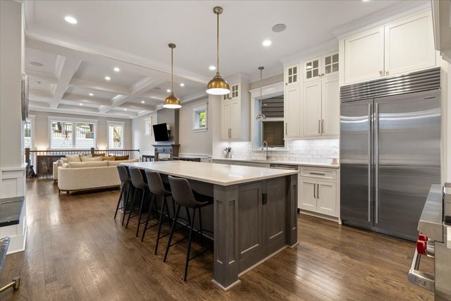 1924 W Farragut Avenue, Chicago, IL 60640