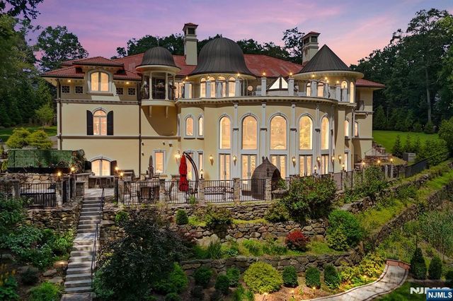 6 Burning Hollow Road, Saddle River, NJ 07458