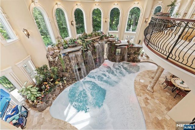 6 Burning Hollow Road, Saddle River, NJ 07458