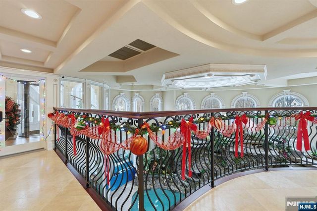 6 Burning Hollow Road, Saddle River, NJ 07458