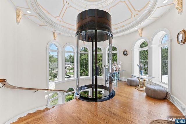 6 Burning Hollow Road, Saddle River, NJ 07458