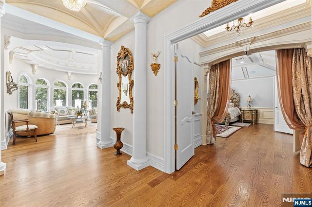 6 Burning Hollow Road, Saddle River, NJ 07458