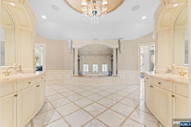 6 Burning Hollow Road, Saddle River, NJ 07458