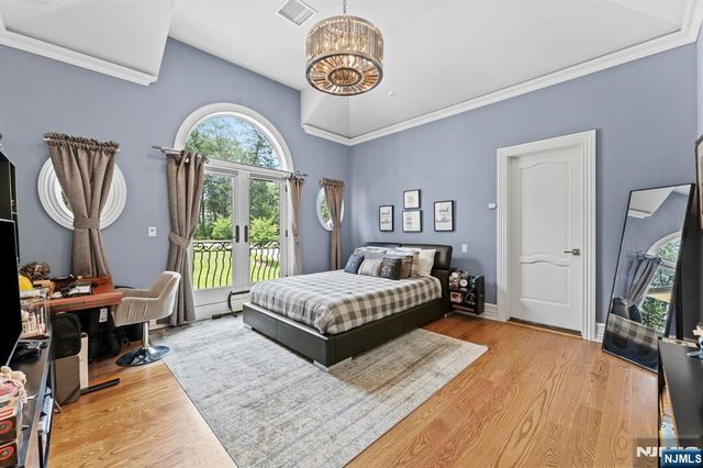 6 Burning Hollow Road, Saddle River, NJ 07458