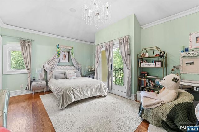 6 Burning Hollow Road, Saddle River, NJ 07458