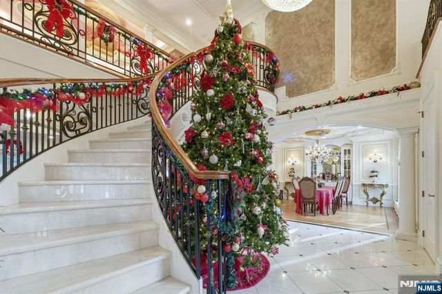 6 Burning Hollow Road, Saddle River, NJ 07458