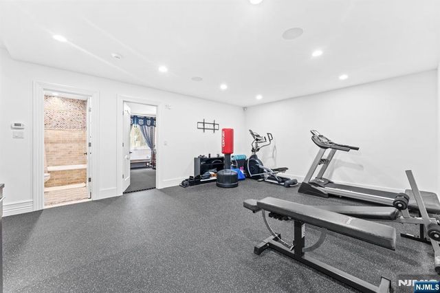 6 Burning Hollow Road, Saddle River, NJ 07458