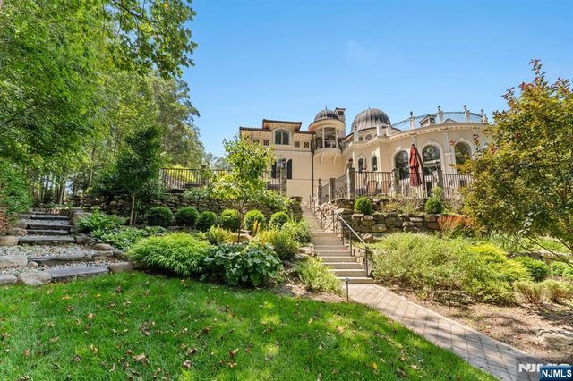 6 Burning Hollow Road, Saddle River, NJ 07458