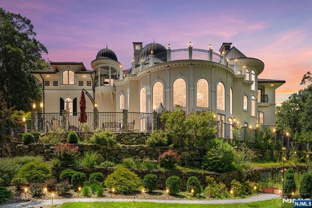 6 Burning Hollow Road, Saddle River, NJ 07458