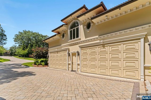 6 Burning Hollow Road, Saddle River, NJ 07458