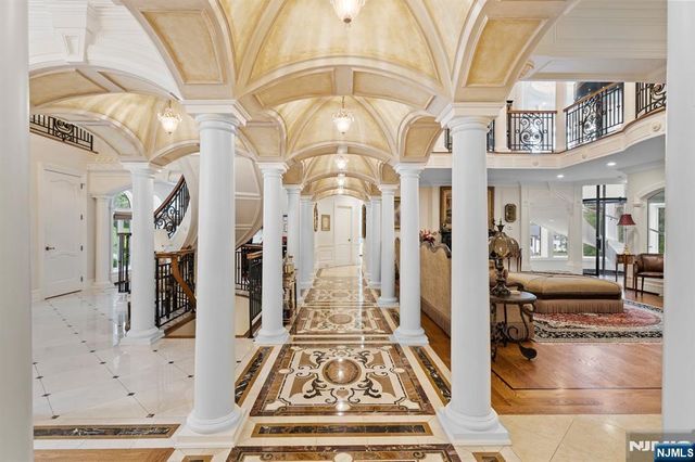 6 Burning Hollow Road, Saddle River, NJ 07458