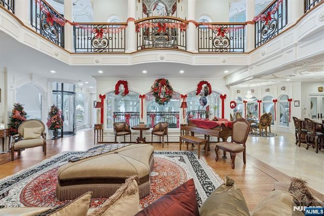 6 Burning Hollow Road, Saddle River, NJ 07458