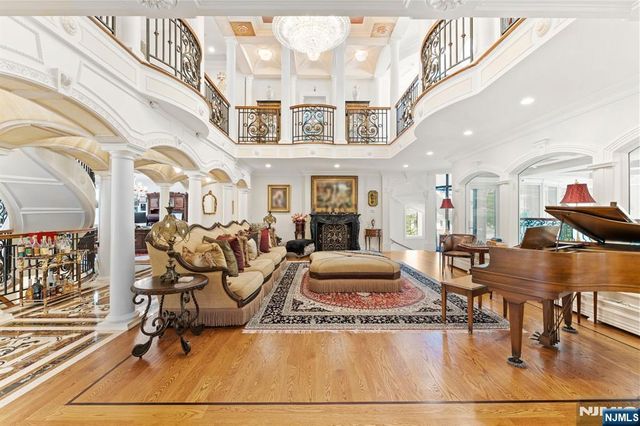 6 Burning Hollow Road, Saddle River, NJ 07458