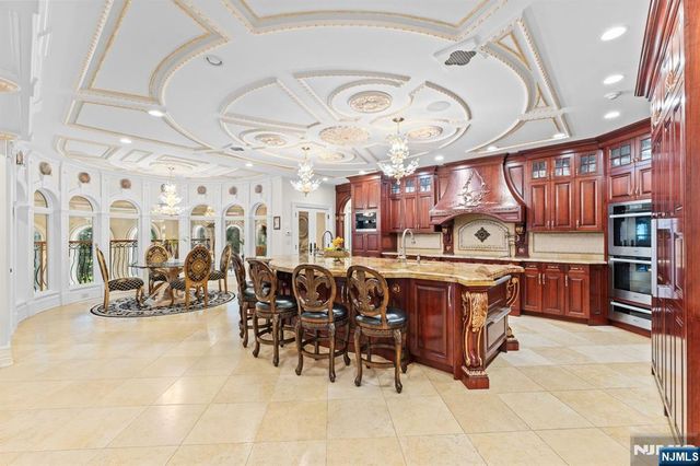 6 Burning Hollow Road, Saddle River, NJ 07458