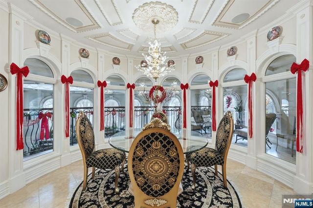 6 Burning Hollow Road, Saddle River, NJ 07458