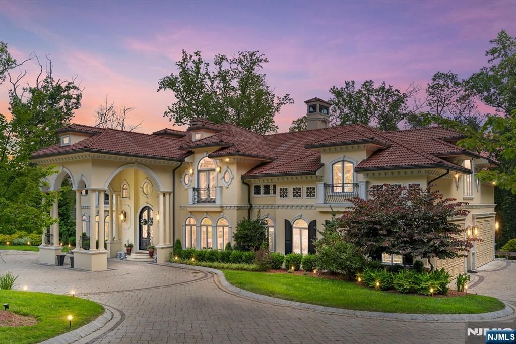 6 Burning Hollow Road, Saddle River, NJ 07458