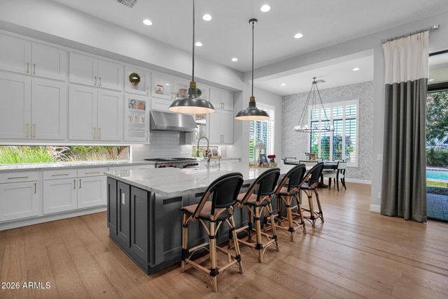 7098 S PORTLAND Avenue, Gilbert, AZ 85298