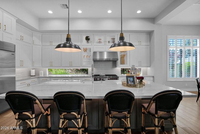 7098 S PORTLAND Avenue, Gilbert, AZ 85298