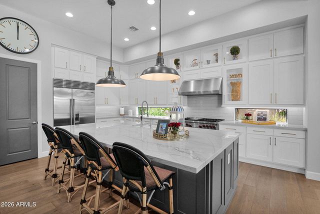 7098 S PORTLAND Avenue, Gilbert, AZ 85298