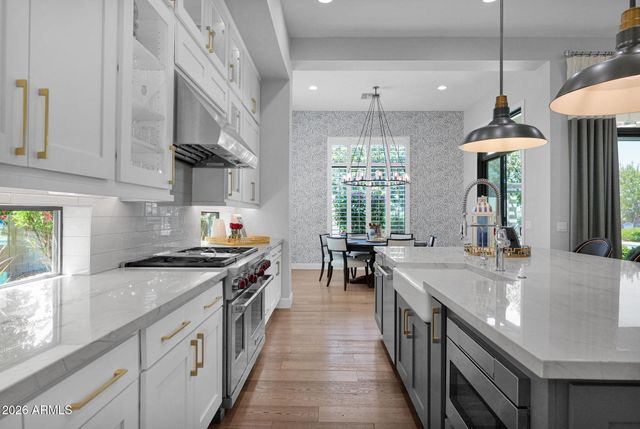 7098 S PORTLAND Avenue, Gilbert, AZ 85298