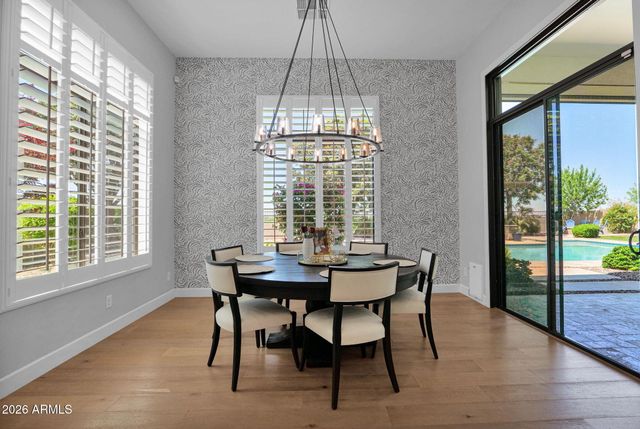 7098 S PORTLAND Avenue, Gilbert, AZ 85298