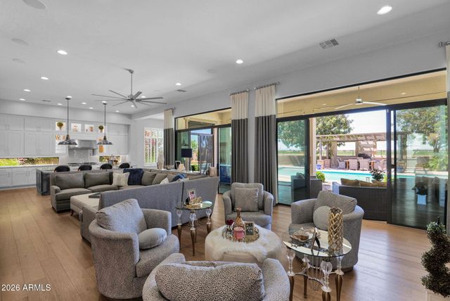 7098 S PORTLAND Avenue, Gilbert, AZ 85298