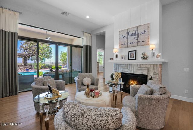 7098 S PORTLAND Avenue, Gilbert, AZ 85298