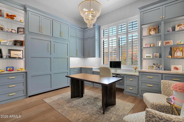 7098 S PORTLAND Avenue, Gilbert, AZ 85298