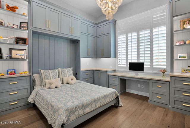 7098 S PORTLAND Avenue, Gilbert, AZ 85298