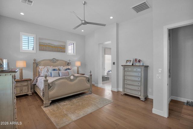 7098 S PORTLAND Avenue, Gilbert, AZ 85298