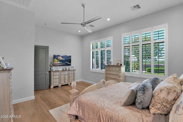 7098 S PORTLAND Avenue, Gilbert, AZ 85298