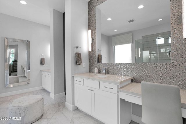 7098 S PORTLAND Avenue, Gilbert, AZ 85298