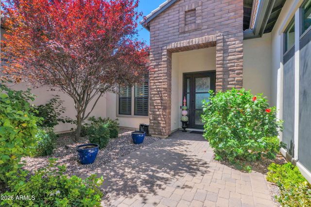 7098 S PORTLAND Avenue, Gilbert, AZ 85298