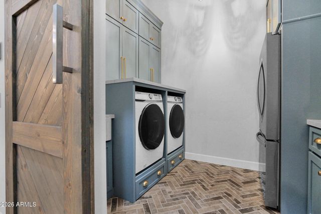 7098 S PORTLAND Avenue, Gilbert, AZ 85298