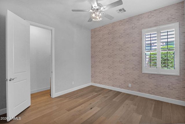 7098 S PORTLAND Avenue, Gilbert, AZ 85298