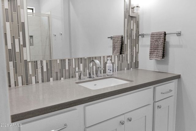 7098 S PORTLAND Avenue, Gilbert, AZ 85298