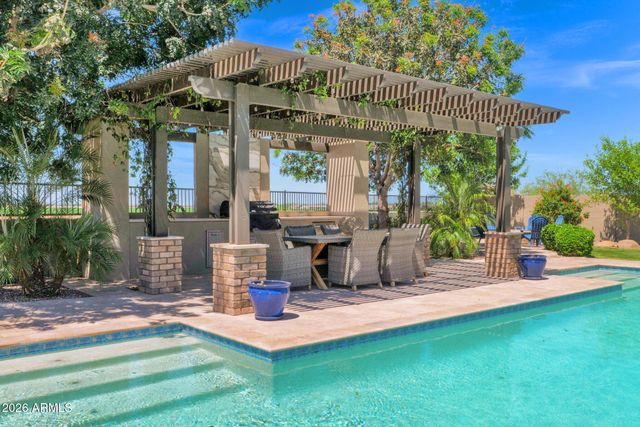 7098 S PORTLAND Avenue, Gilbert, AZ 85298