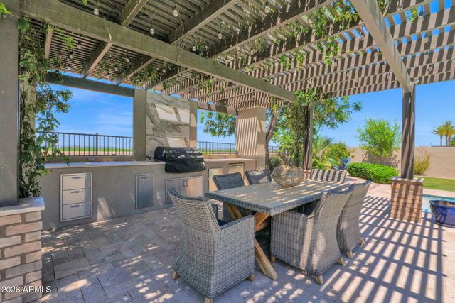 7098 S PORTLAND Avenue, Gilbert, AZ 85298