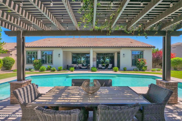 7098 S PORTLAND Avenue, Gilbert, AZ 85298