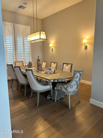 7098 S PORTLAND Avenue, Gilbert, AZ 85298